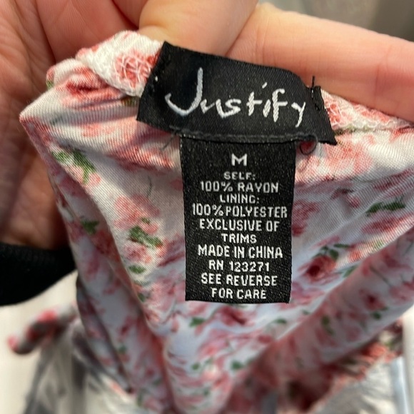 Justify Flirty Floral Mini Dress Size Medium - Picture 2 of 7